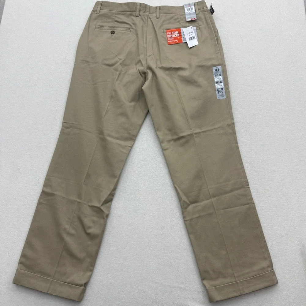 Dockers D3 Classic Fit Khaki Pants Mens 36x32 Tan Pleated Stain Defender‎ NEW